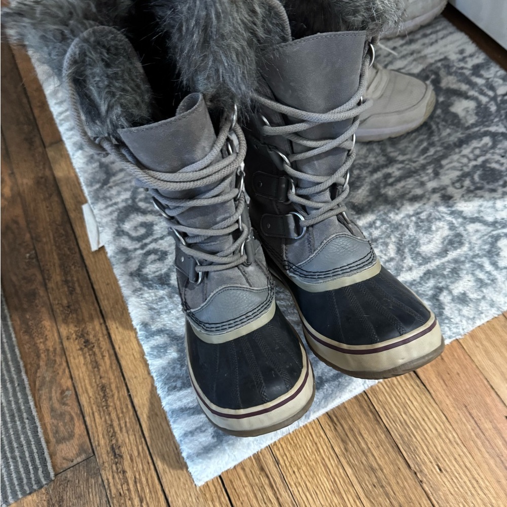 Sorel Women's Black and Gray Winter Boots